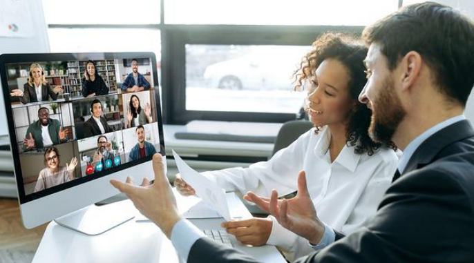 工控機(jī)可以作為語(yǔ)言視頻的核心設(shè)備，負(fù)責(zé)處理和存儲(chǔ)視頻數(shù)據(jù)，通過(guò)連接各種智能設(shè)備等。