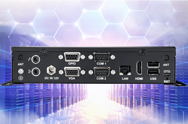國產(chǎn)嵌入式工控機端口.png